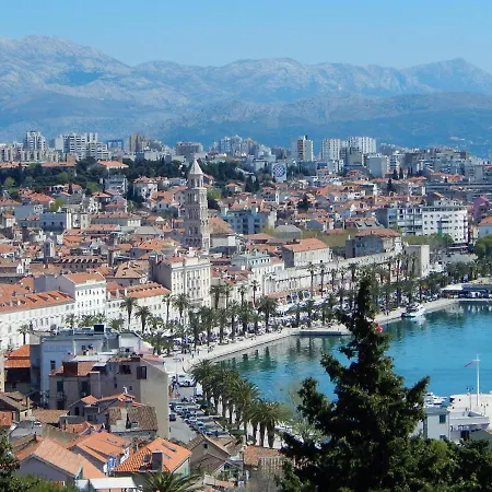 Apt With Patio In The Very Center Of Split شقة سبليت