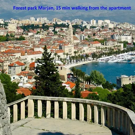 Apt With Patio In The Very Center Of Split شقة