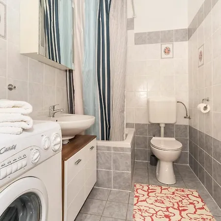 Apt With Patio In The Very Center Of Split شقة سبليت