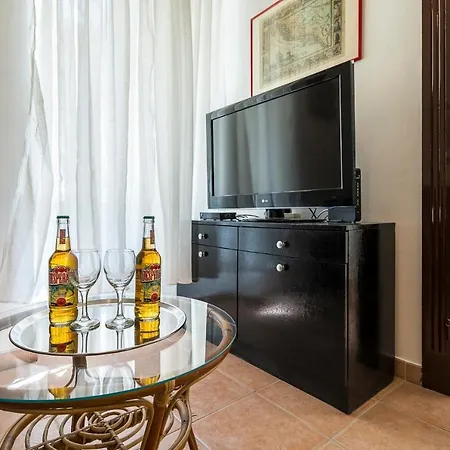 Apt With Patio In The Very Center Of Split شقة *