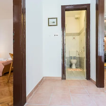 Apt With Patio In The Very Center Of Split * سبليت