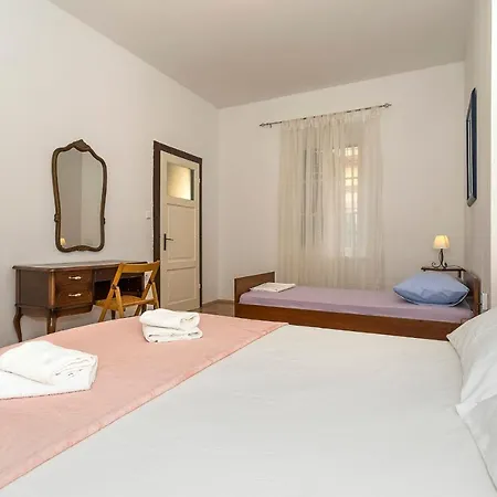Apt With Patio In The Very Center Of Split شقة سبليت