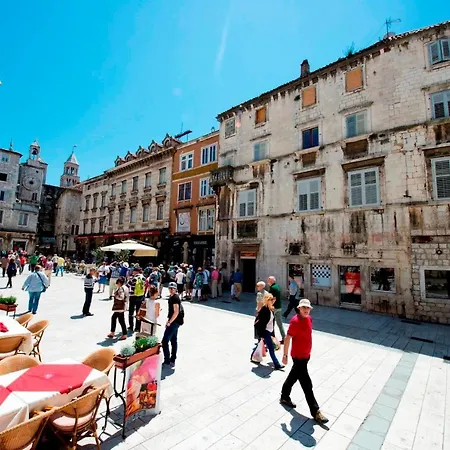 Apt With Patio In The Very Center Of Split *