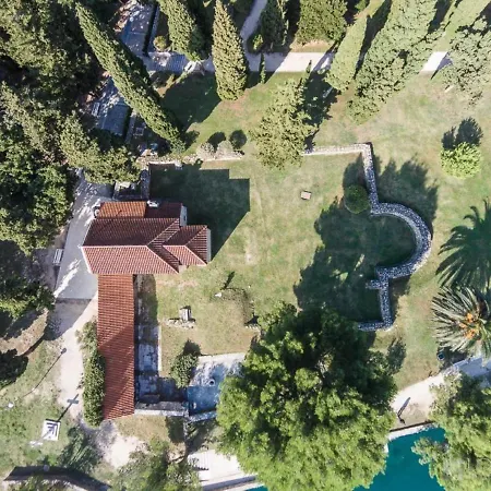 Apt With Patio In The Very Center Of Split شقة *