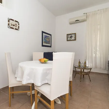 Apt With Patio In The Very Center Of Split شقة *